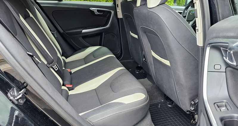 Volvo V60 cena 29900 przebieg: 283000, rok produkcji 2012 z Radom małe 172